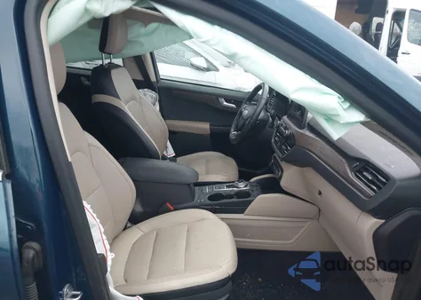 2020 Ford Escape Titanium z USA, uszkodzony, nr VIN 1FMCU9J98LUC00068